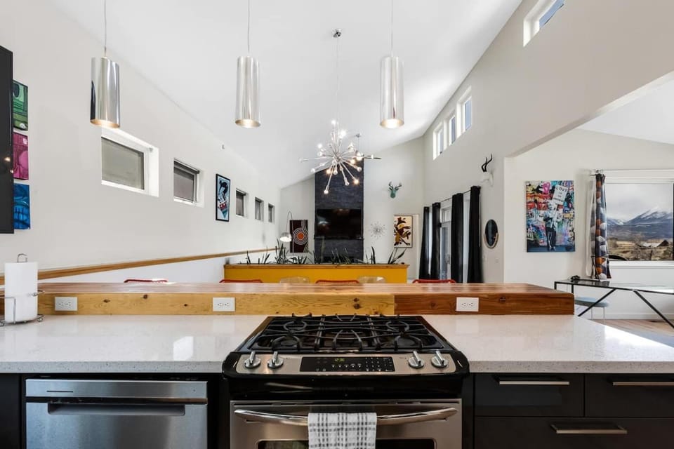 Mid-Century Modern Escape hikingbiking nearby! House in Colorado
