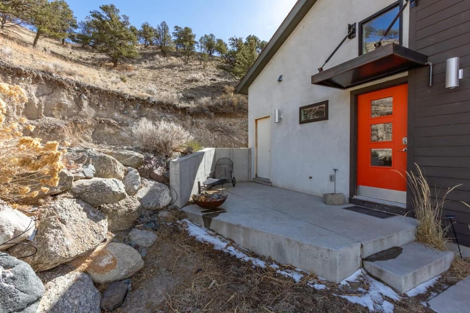 Mid-Century Modern Escape hikingbiking nearby! House in Colorado