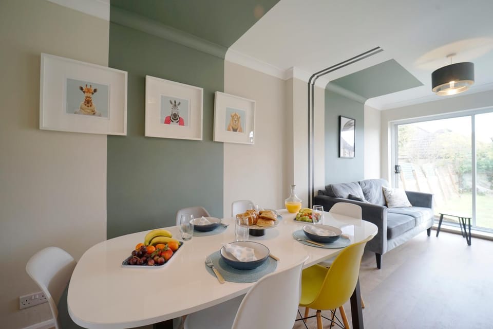 Stunning luxury 3 bed house with garden in North Leeds House in Leeds