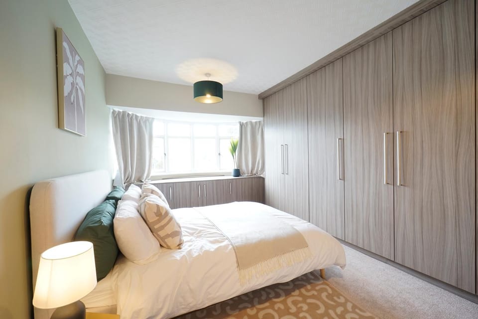Stunning luxury 3 bed house with garden in North Leeds House in Leeds