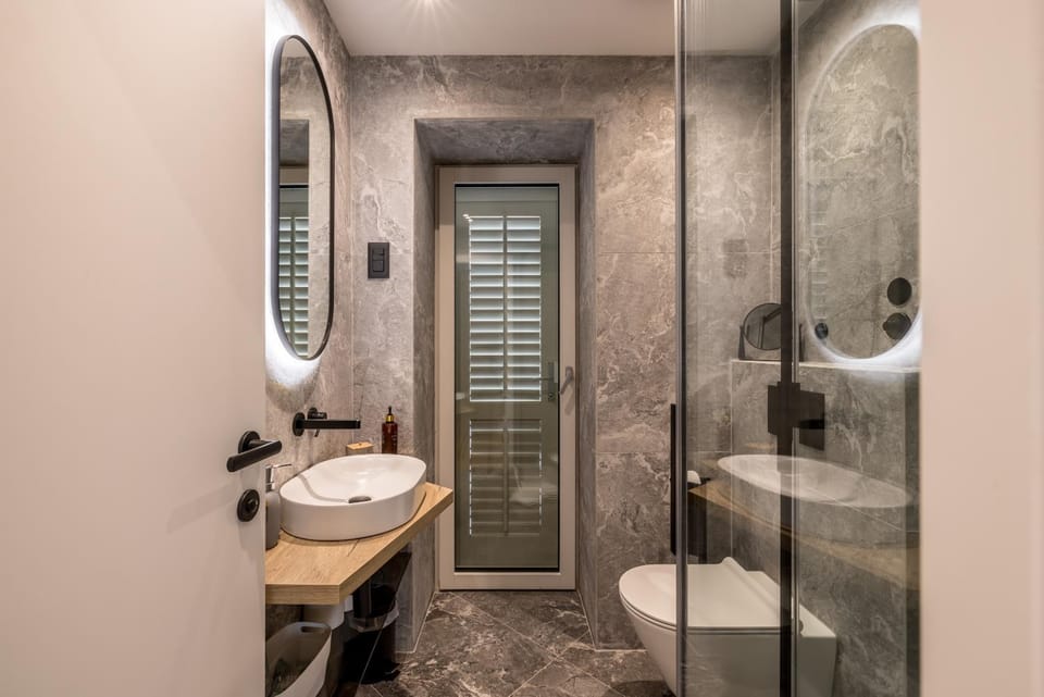 Shower, Toilet, Bathroom, towels