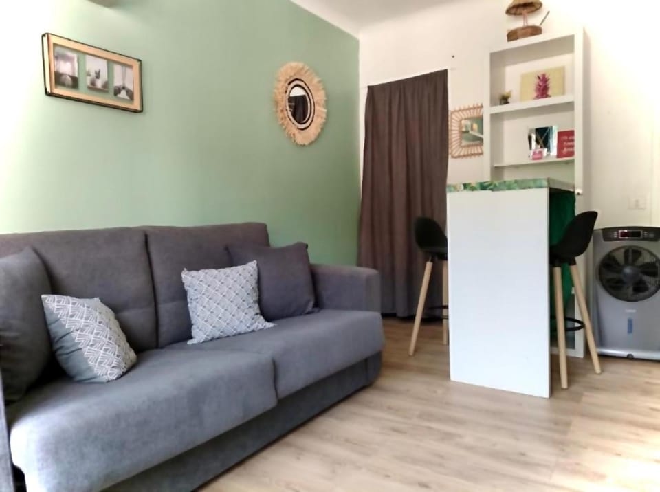 Bel appartement à 5 min du port de la place Garibaldi et du vieux Nice Beautiful apartment 5 minutes from port Place Garibaldi ans Old Nice Apartment in Nice
