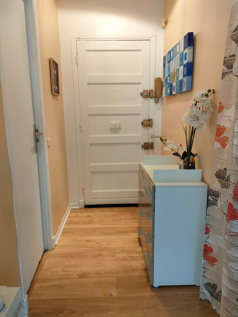 Bel appartement à 5 min du port de la place Garibaldi et du vieux Nice Beautiful apartment 5 minutes from port Place Garibaldi ans Old Nice Apartment in Nice