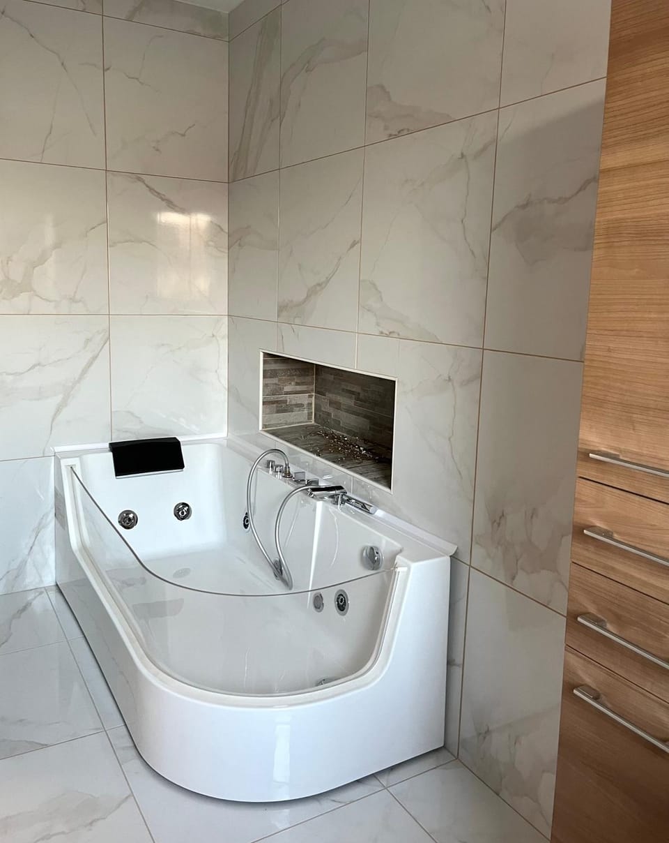 Hot Tub, Bathroom, Bath