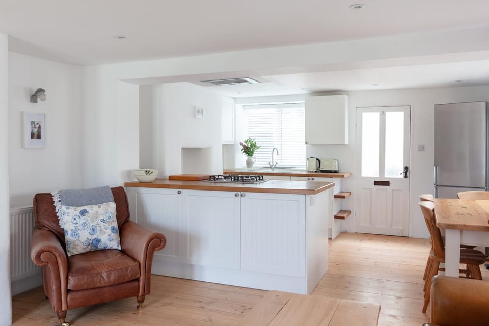 Kitchen or kitchenette, Living room, Dining area, pet friendly, pet friendly