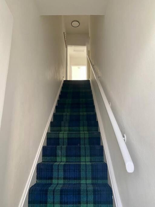 64 Bath Road - Central to Cheltenham Apartment in Cheltenham