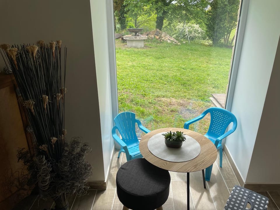 Dining area, Garden view