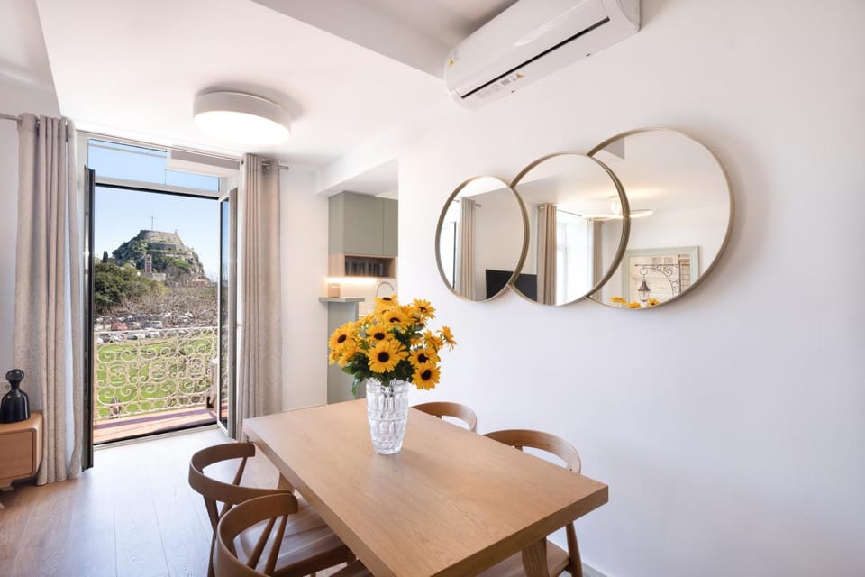 Seating area, Dining area