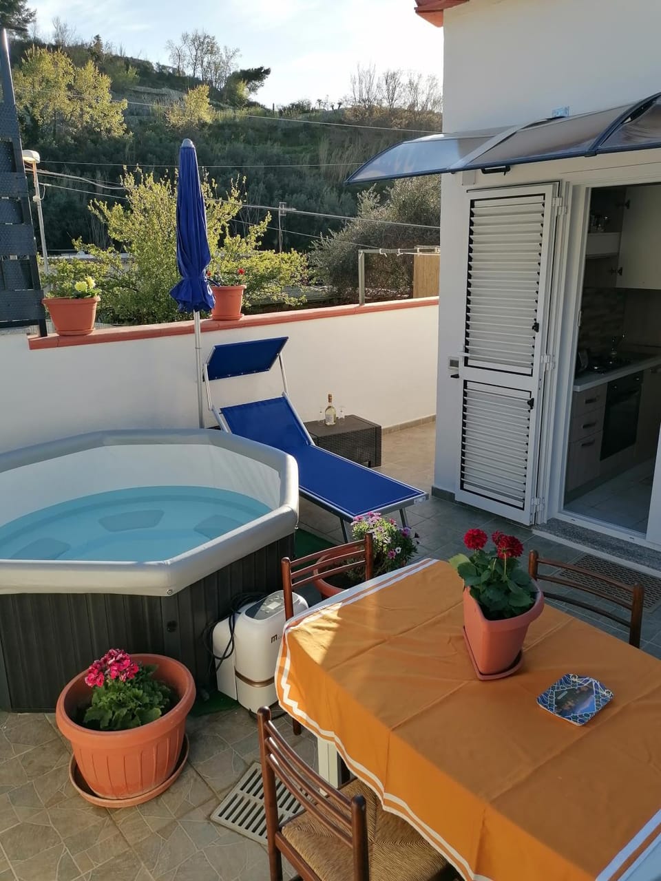 Hot Tub, Balcony/Terrace, Dining area, sunbed