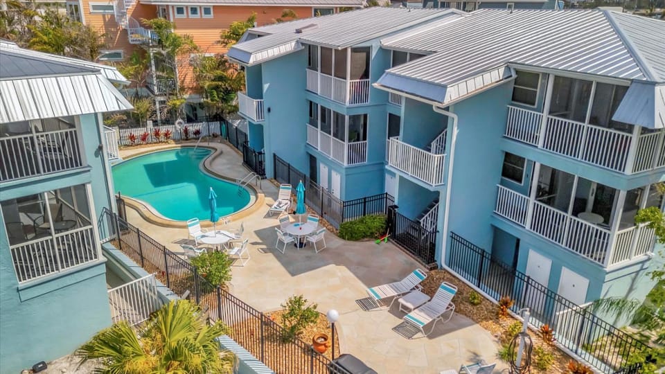 Coastal Cheer Apartment in Bradenton Beach