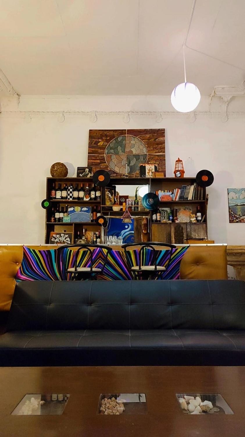Azul Profundo Hostal Cultural Bed and Breakfast in Valparaiso