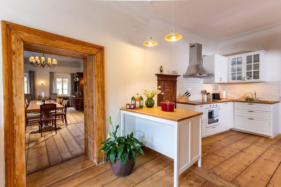 Kitchen or kitchenette, Dining area, Communal kitchen, pet friendly, stove, Internal: Not applicable to any particular room