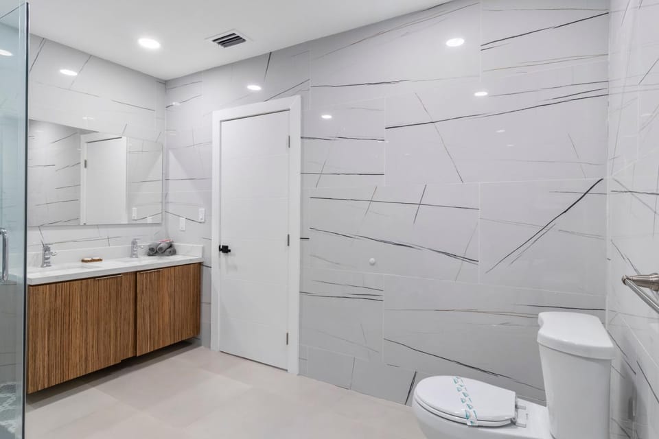Bathroom, towels