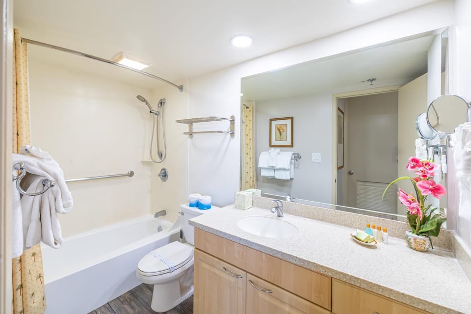 Shower, Toilet, Bathroom, Bath, towels