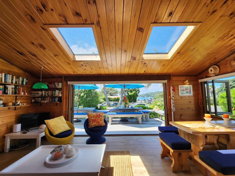 Glo's Place House in Auckland Region