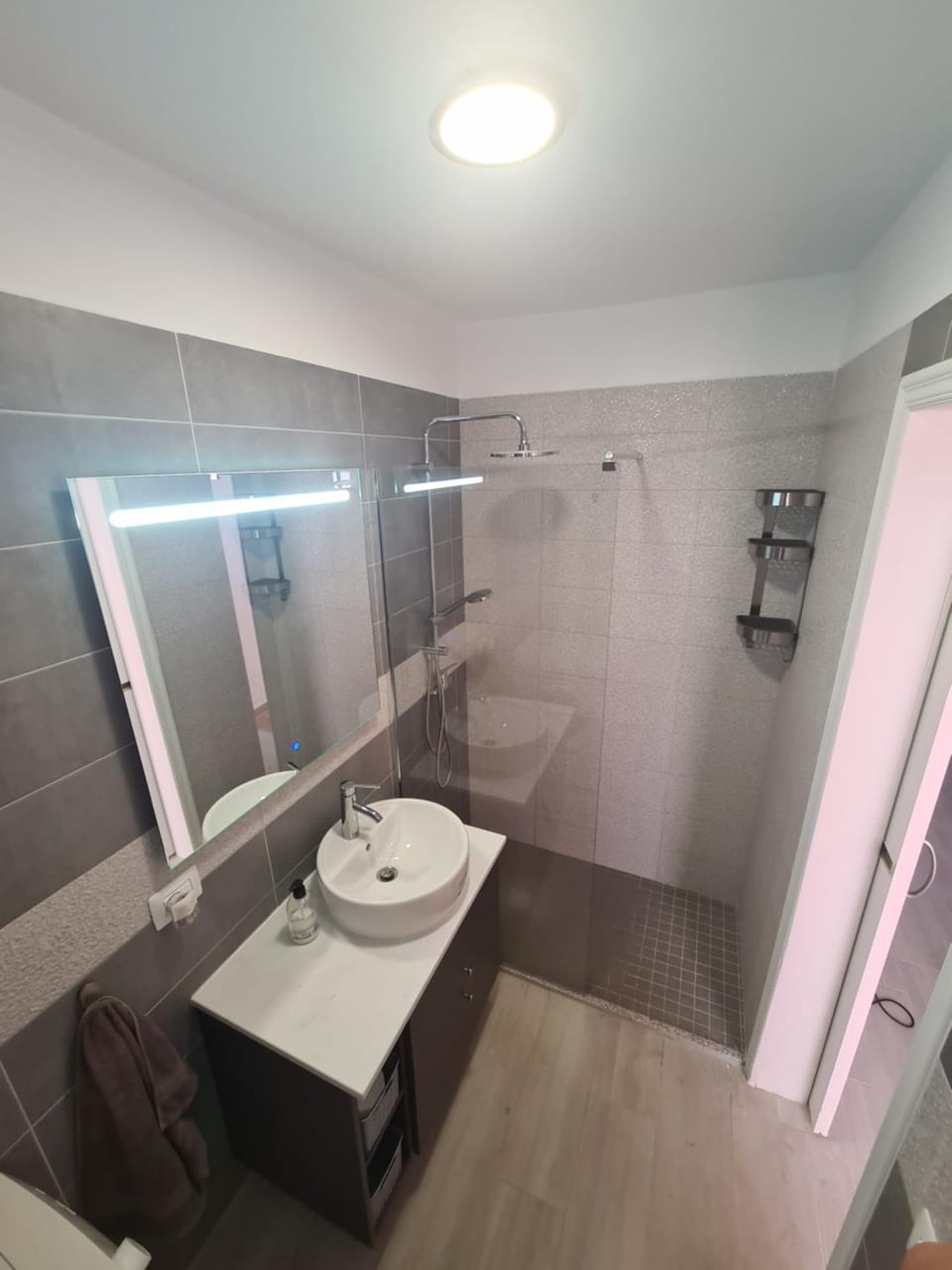 Shower, Bathroom, towels