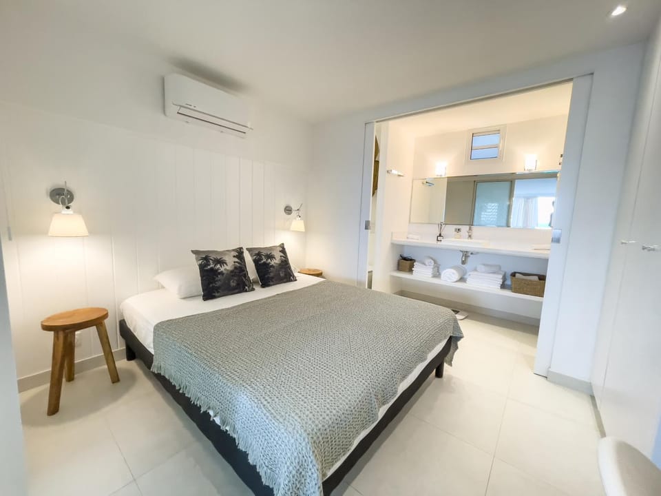 Bed, Bathroom, Bedroom, towels, air conditioner