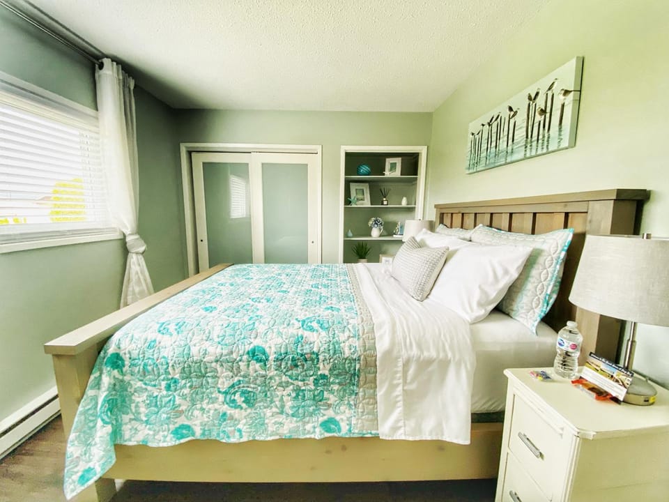 Bed, Photo of the whole room, Bedroom, wardrobe