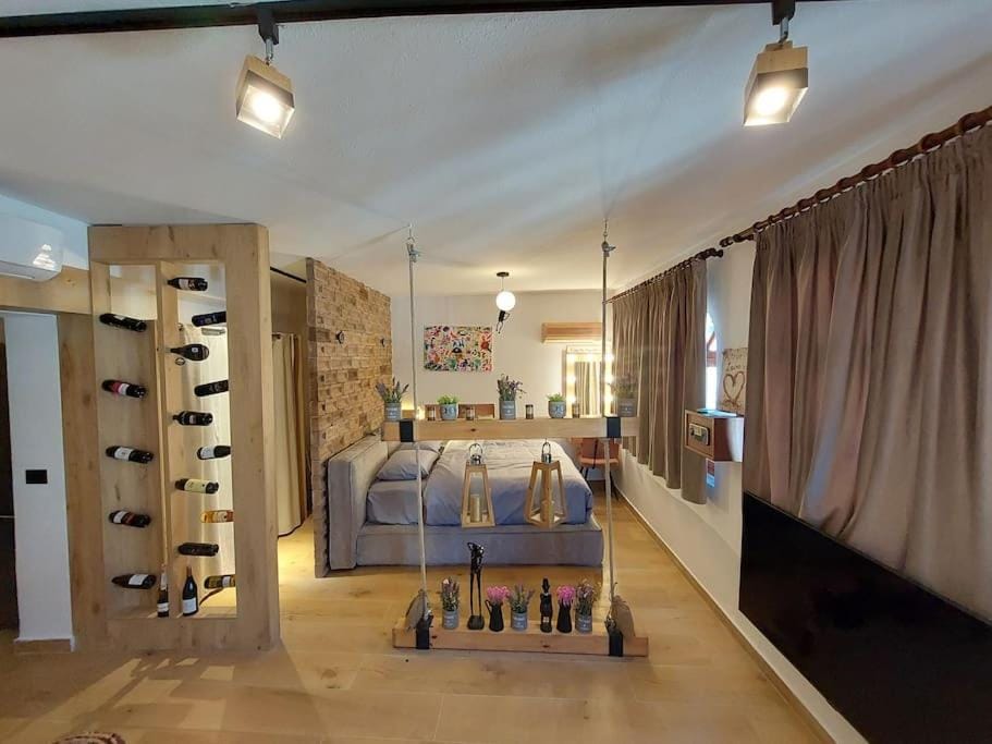 Frequency 286 Tiranë Apartment in Tirana