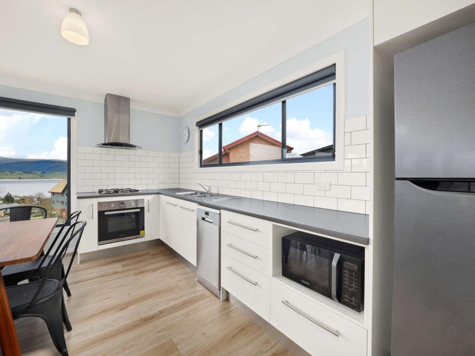 Kitchen or kitchenette, Lake view, Mountain view, dishwasher, minibar, pet friendly, stove