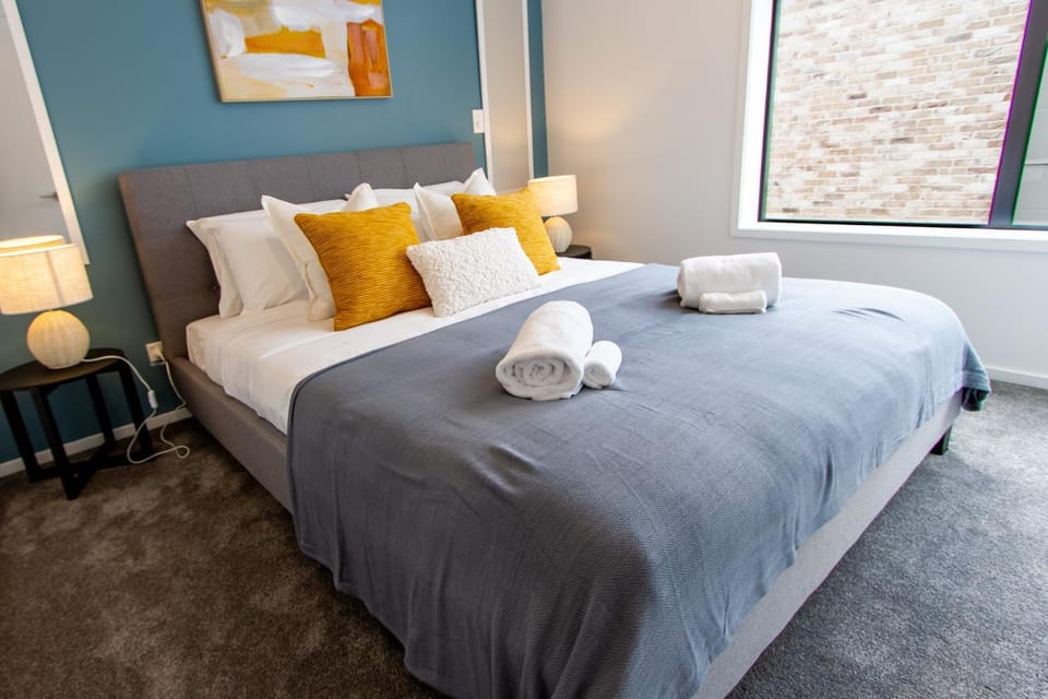 Bed, Photo of the whole room, Decorative detail, Bedroom, towels