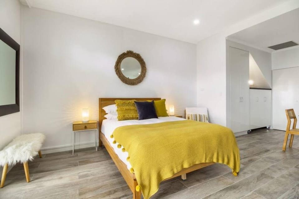 Bay-Facing Studio on Port Melbourne Beach Apartment in Melbourne