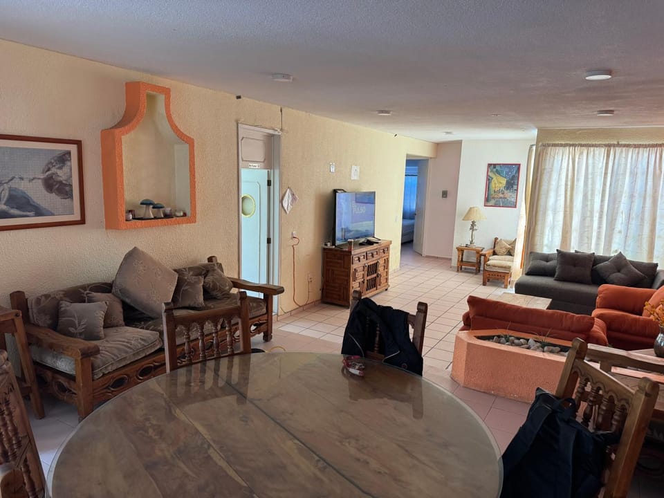 Communal lounge/ TV room, Communal lounge/ TV room