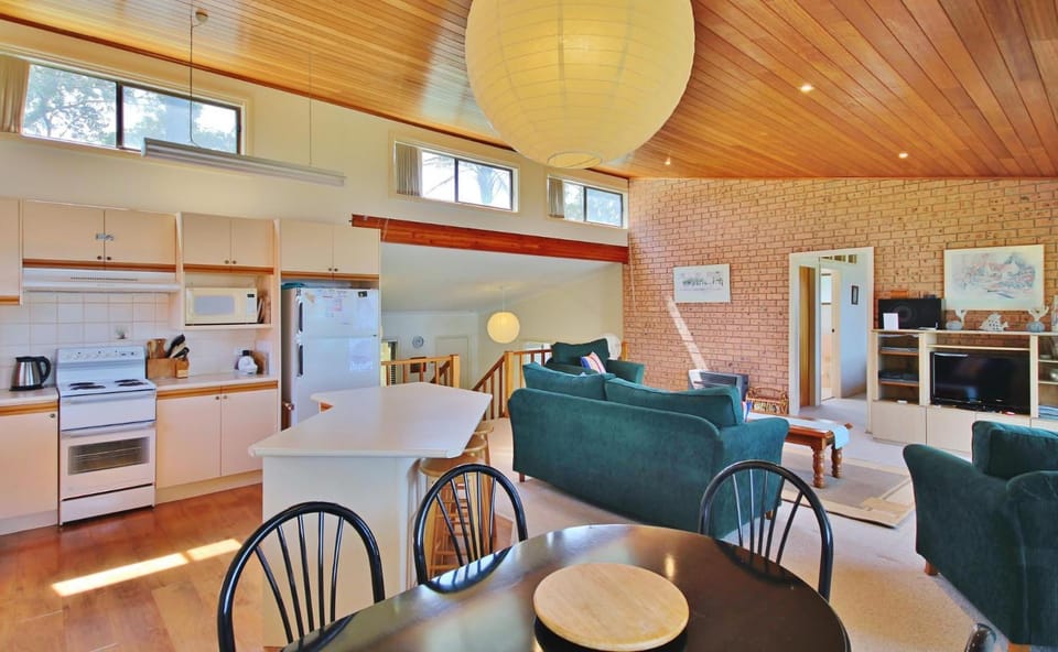 Absolute Waterfront - Belle Escapes Jervis Bay House in Saint Georges Basin