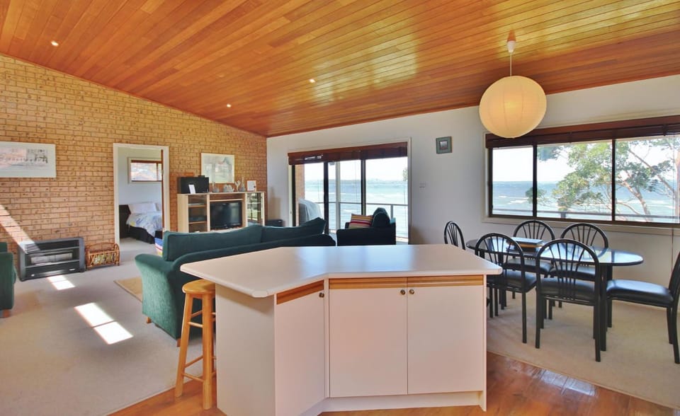 Absolute Waterfront - Belle Escapes Jervis Bay House in Saint Georges Basin