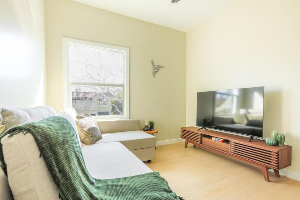 Cozy Sunny Brand-New Apt 1 Block From the Beach Apartment in Long Beach
