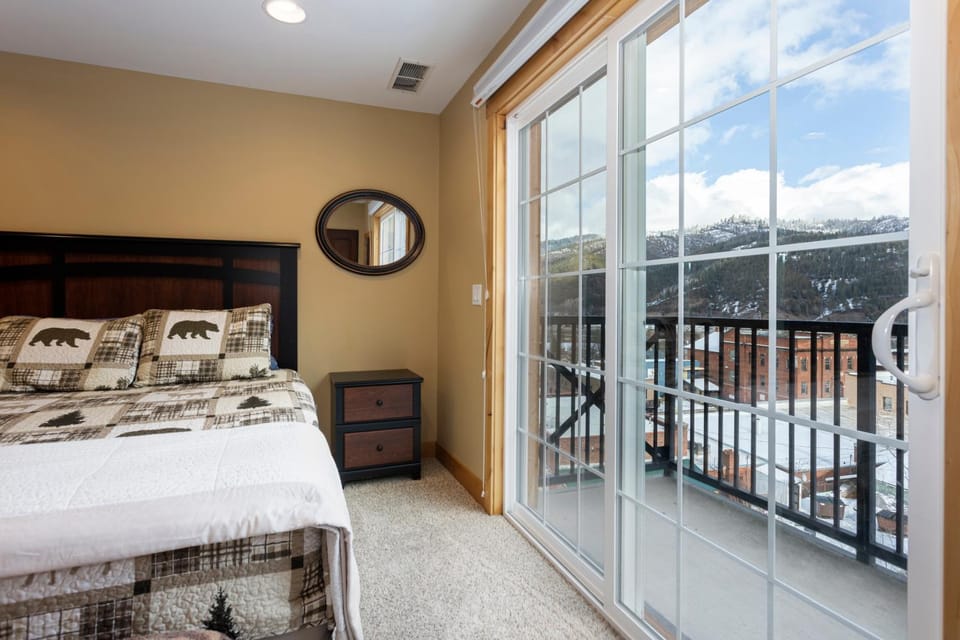 Bed, View (from property/room), Balcony/Terrace