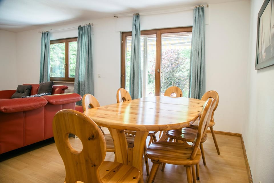 Living room, Seating area, Dining area