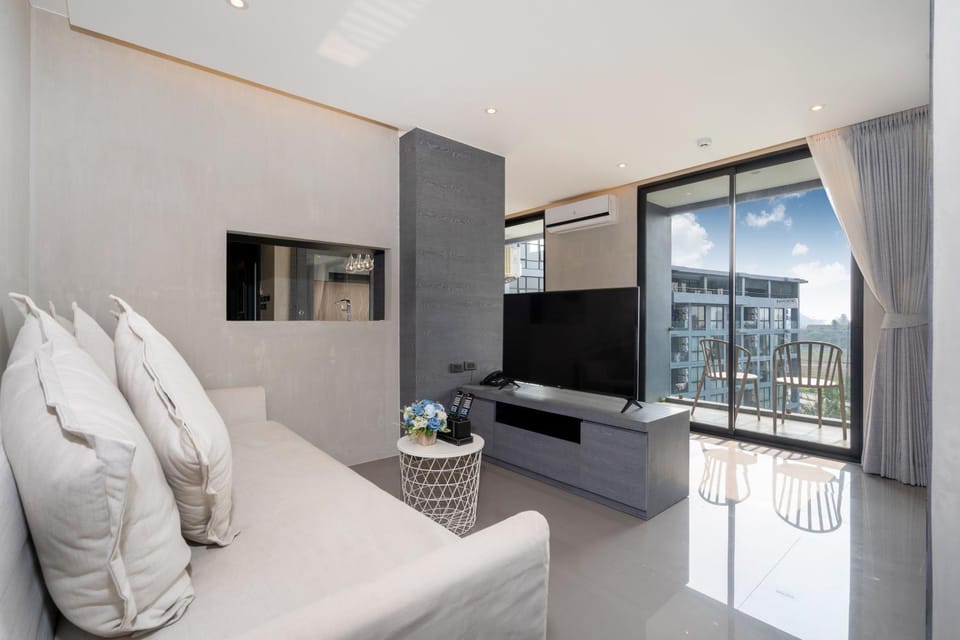 Living room, Photo of the whole room, Seating area, Evening entertainment, air conditioner