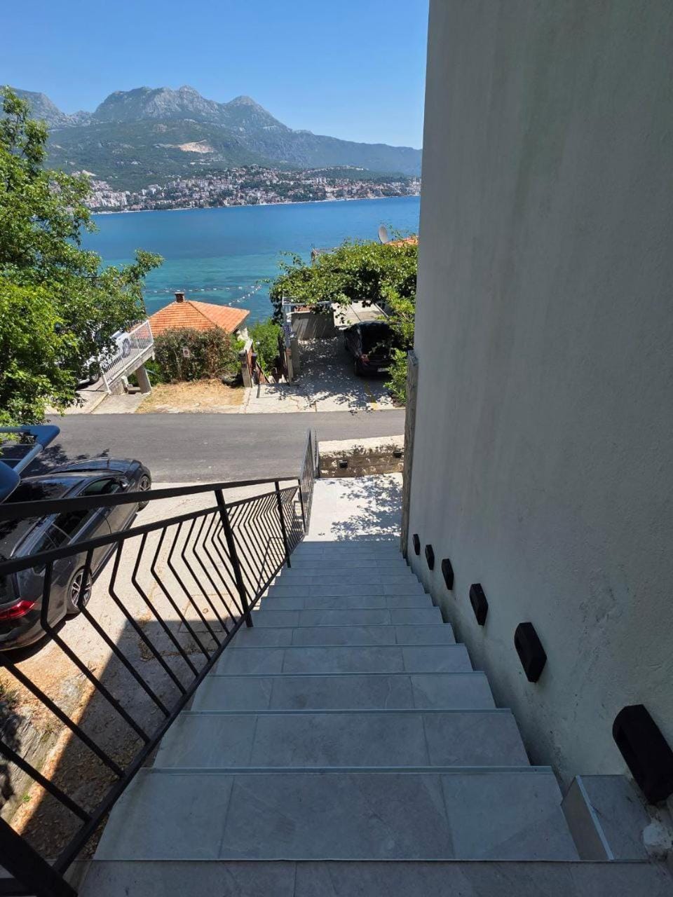 Property building, Facade/entrance, View (from property/room), On site, City view, Mountain view, Sea view, Street view