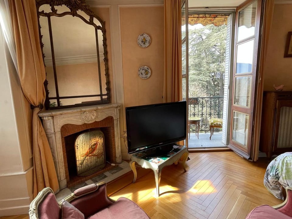 Grand studio centre-ville avec balcon et WiFi - FR-1-555-87 Apartment in Aix-les-Bains