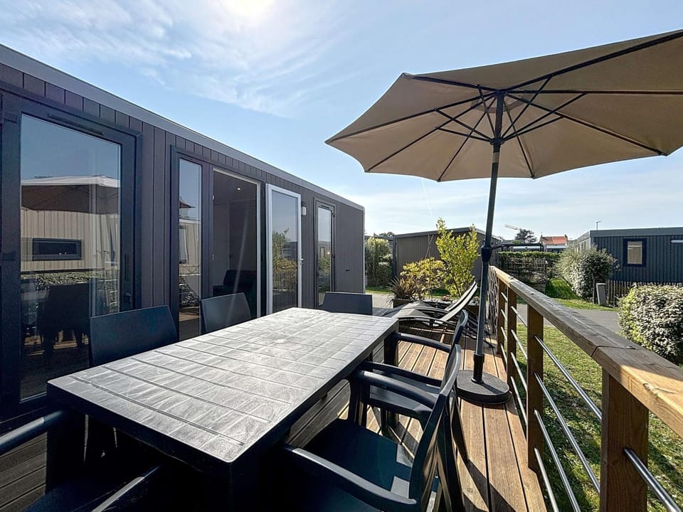 Mobile-home Grand Confort 4 pers, 2 ch, 2 sdb, plage, piscine, fitness, terrasse - Jullouville - FR-1-361A-57 House in Jullouville