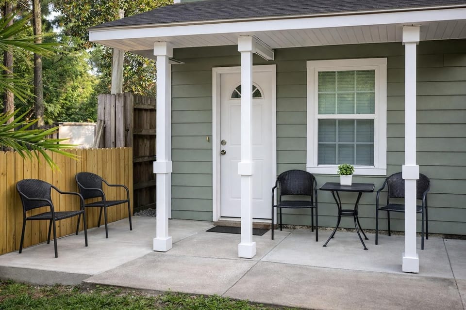 Property building, Patio, Dining area