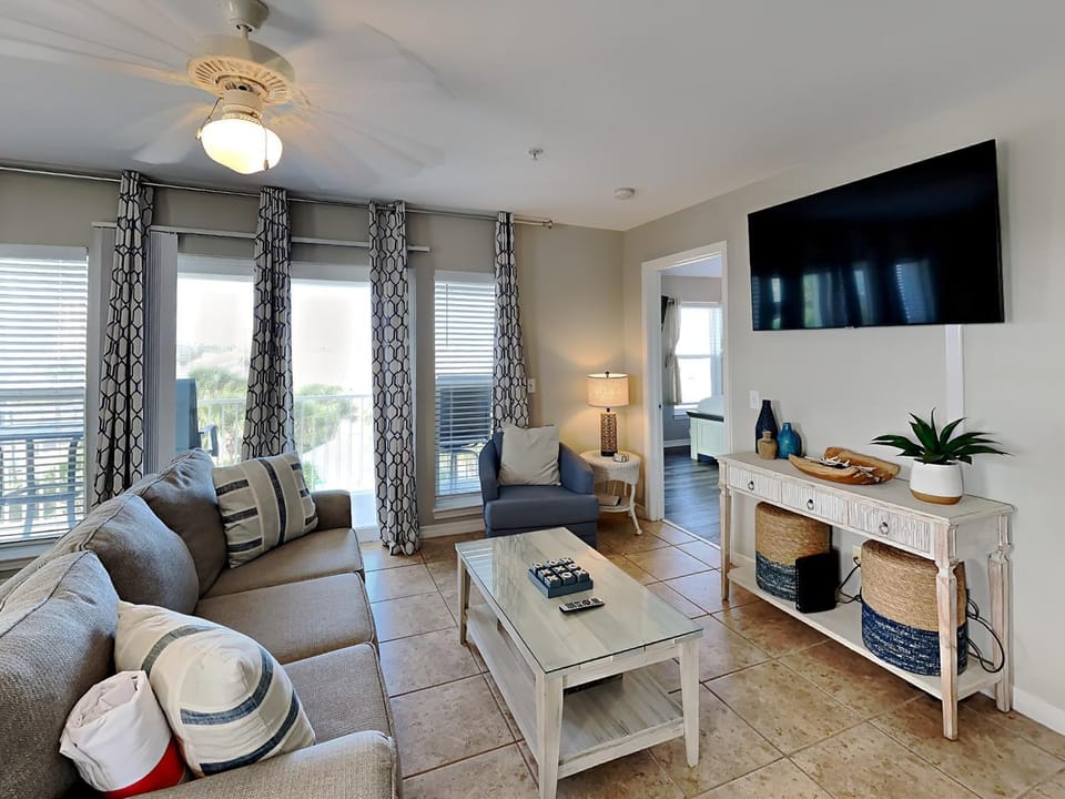 TV and multimedia, Balcony/Terrace, Living room, Seating area, furniture