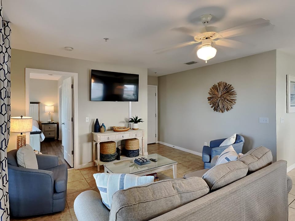 TV and multimedia, Living room, Seating area, furniture