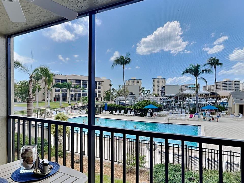 Balcony/Terrace, Pool view, Swimming pool