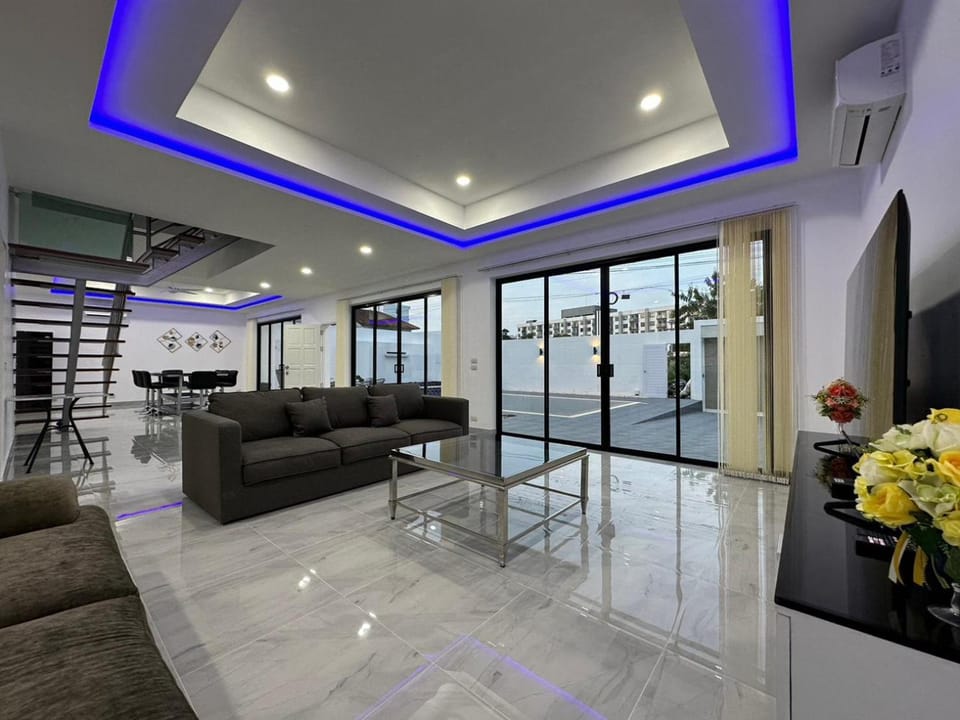 Living room, Pool view