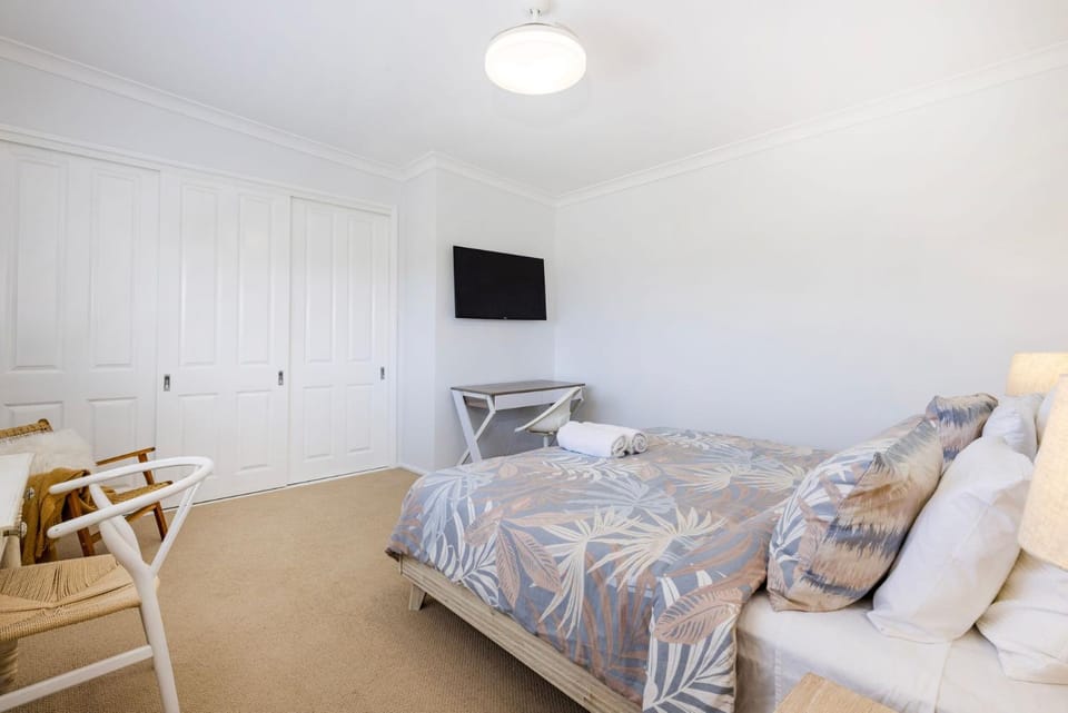 Just Beachy Pet Friendly 4 Mins Walk to Beach House in Culburra Beach