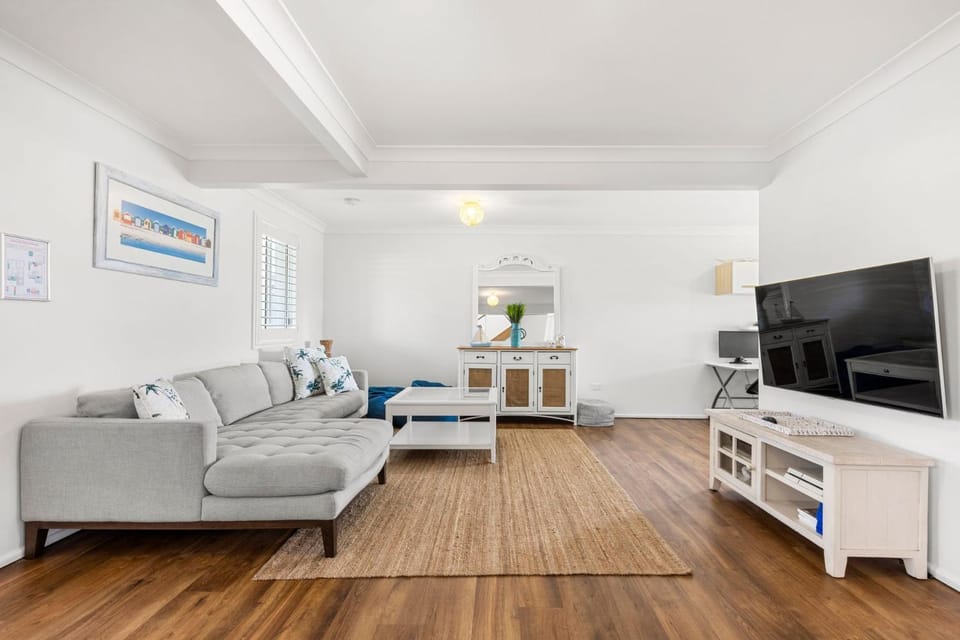 Just Beachy Pet Friendly 4 Mins Walk to Beach House in Culburra Beach