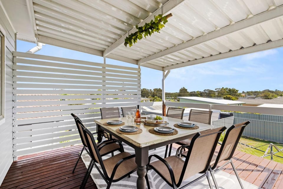 Just Beachy Pet Friendly 4 Mins Walk to Beach House in Culburra Beach