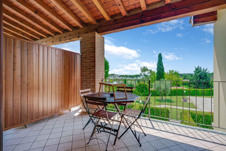 Patio, Day, View (from property/room), Balcony/Terrace, Dining area