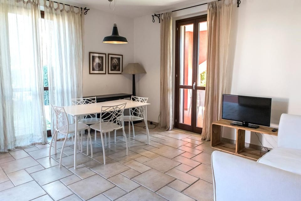 M347 - Marcelli, comodo trilocale nuovo con piscina e giardino Apartment in Marche