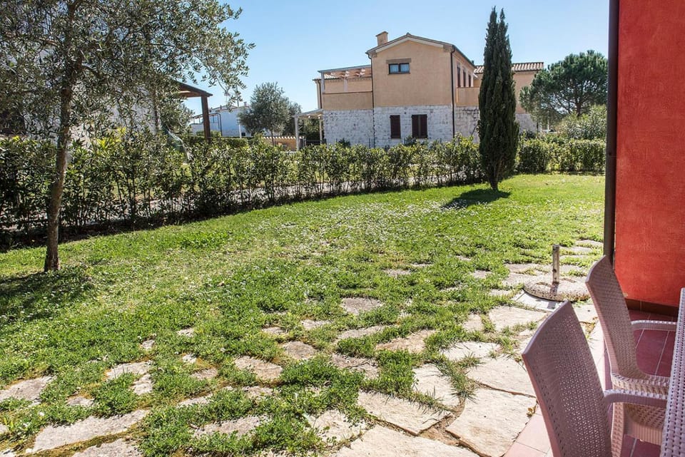 M347 - Marcelli, comodo trilocale nuovo con piscina e giardino Apartment in Marche