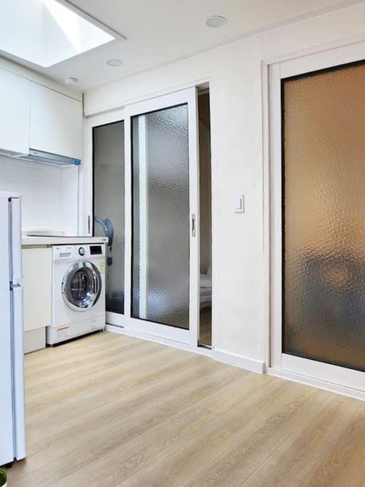 Sam House 2 Seochon Apartment in Seoul