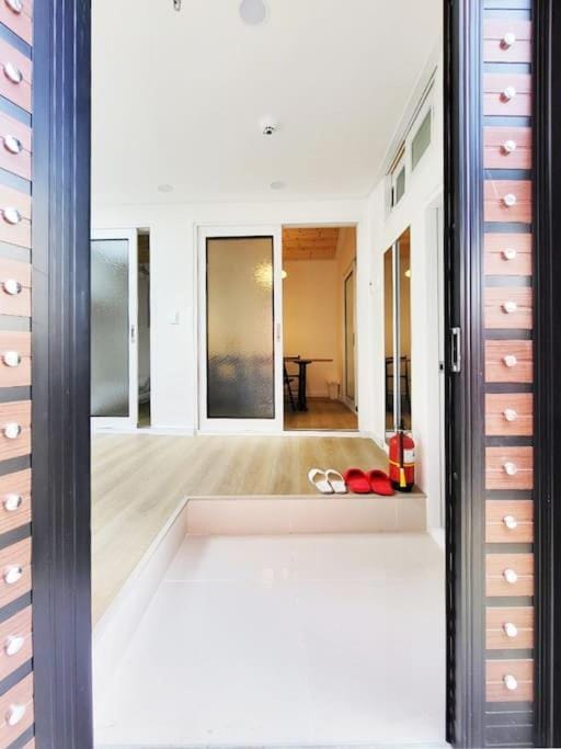 Sam House 2 Seochon Apartment in Seoul
