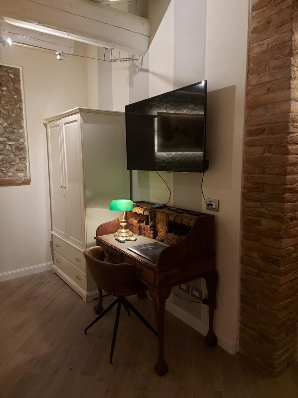 TV and multimedia, wardrobe